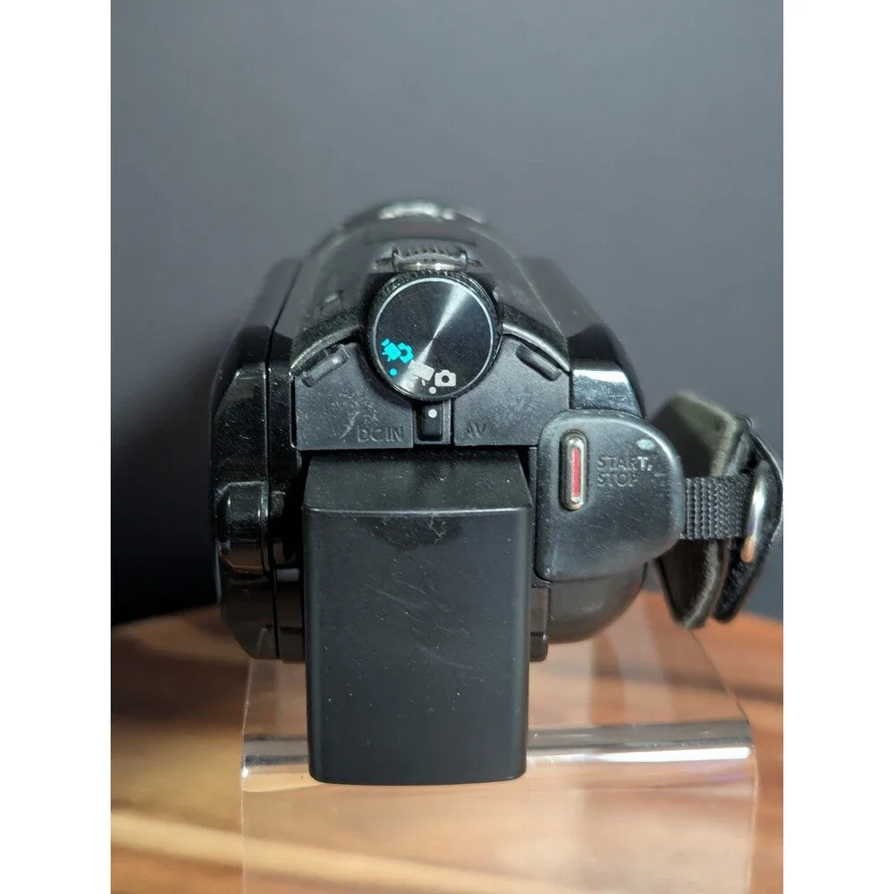 Canon VIXIA HF S10 Full HD 1080p AVCHD 32GB Flash Camcorder 10x